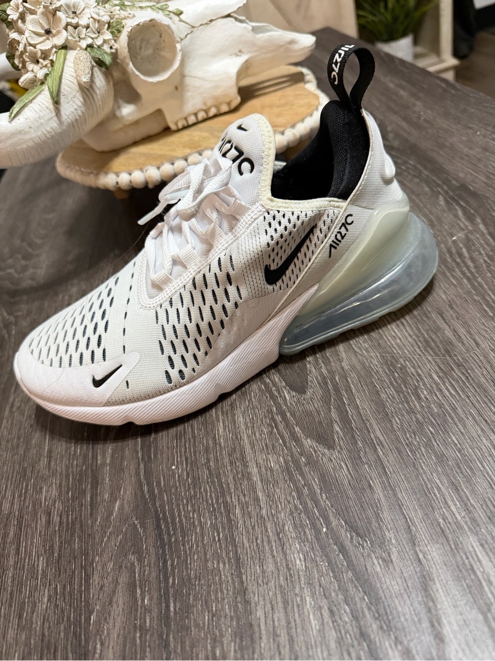 Nike White and Black Air Max 270 Lightweight Sneaker